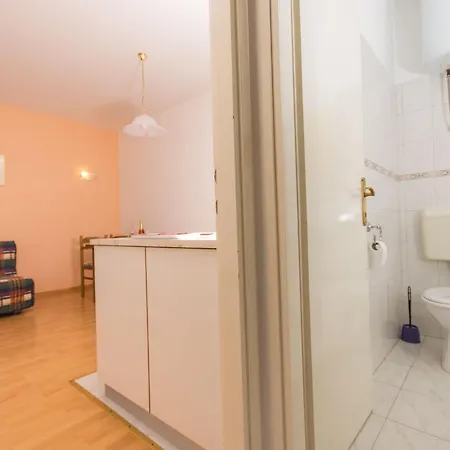 Apartment Masteli - One Bedroom With Balcony And Sea View Br 1 Trogir